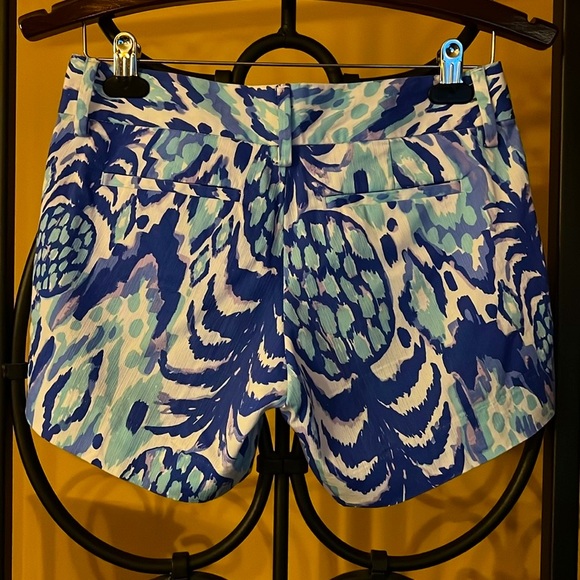LILLY PULITZER Tropi Call Me Shorts - Picture 4 of 14